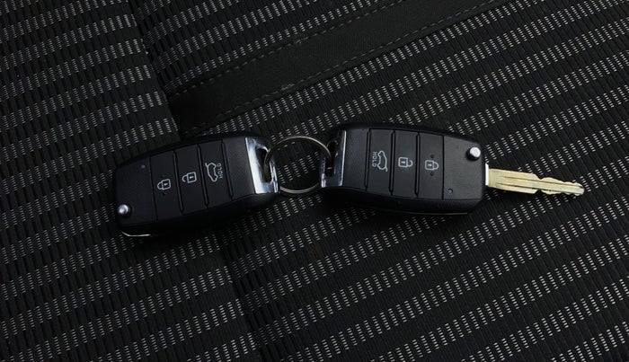 2023 KIA CARENS  PRESTIGE 1.5 TURBO PETROL IMT 7 STR , Petrol, Manual, 25,067 km, Key Close Up