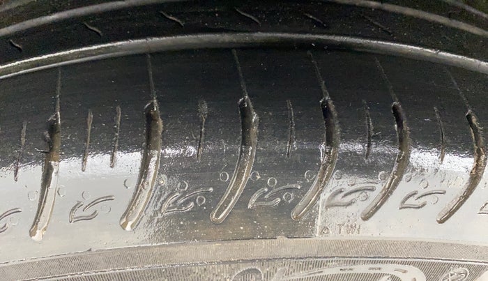 2023 KIA CARENS  PRESTIGE 1.5 TURBO PETROL IMT 7 STR , Petrol, Manual, 25,067 km, Left Front Tyre Tread