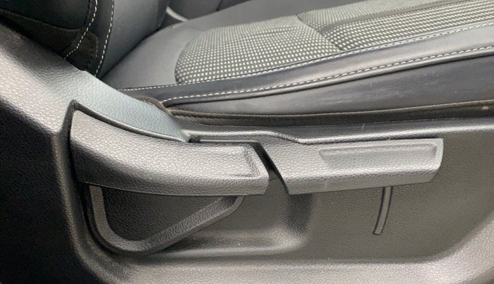 2023 KIA CARENS  PRESTIGE 1.5 TURBO PETROL IMT 7 STR , Petrol, Manual, 25,067 km, Driver Side Adjustment Panel