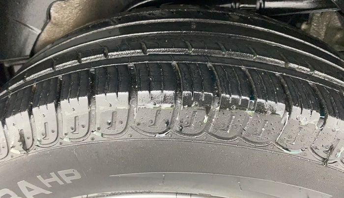 2020 Mahindra XUV500 W9, Diesel, Manual, 12,353 km, Left Rear Tyre Tread