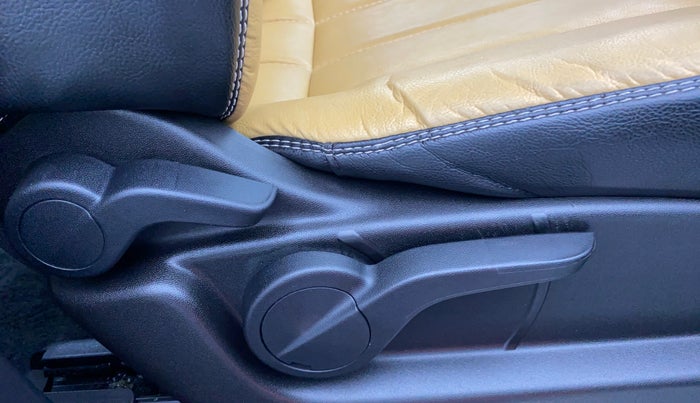 2020 Mahindra XUV500 W9, Diesel, Manual, 12,353 km, Driver Side Adjustment Panel
