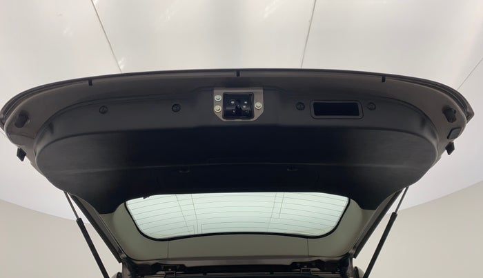 2020 Mahindra XUV500 W9, Diesel, Manual, 12,353 km, Boot Door Open