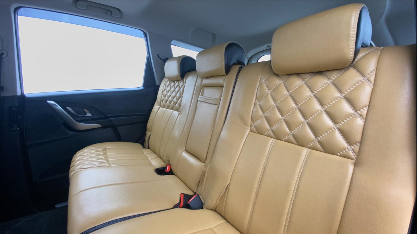 2020 Mahindra XUV500 W9, Diesel, Manual, 12,353 km, Right Side Rear Door Cabin View