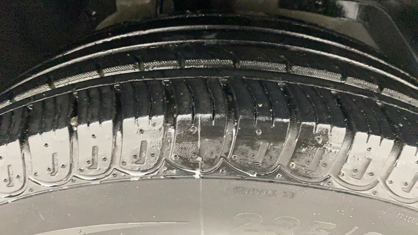 2020 Mahindra XUV500 W9, Diesel, Manual, 12,353 km, Right Front Tyre Tread