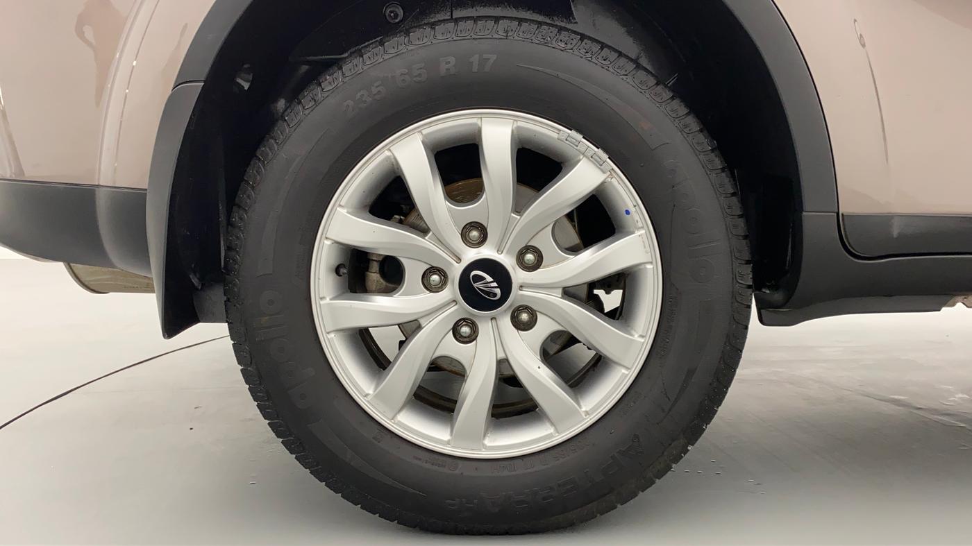 2020 Mahindra XUV500 W9, Diesel, Manual, 12,353 km, Right Rear Wheel