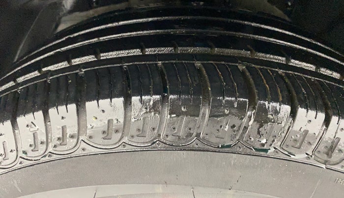 2020 Mahindra XUV500 W9, Diesel, Manual, 12,353 km, Left Front Tyre Tread