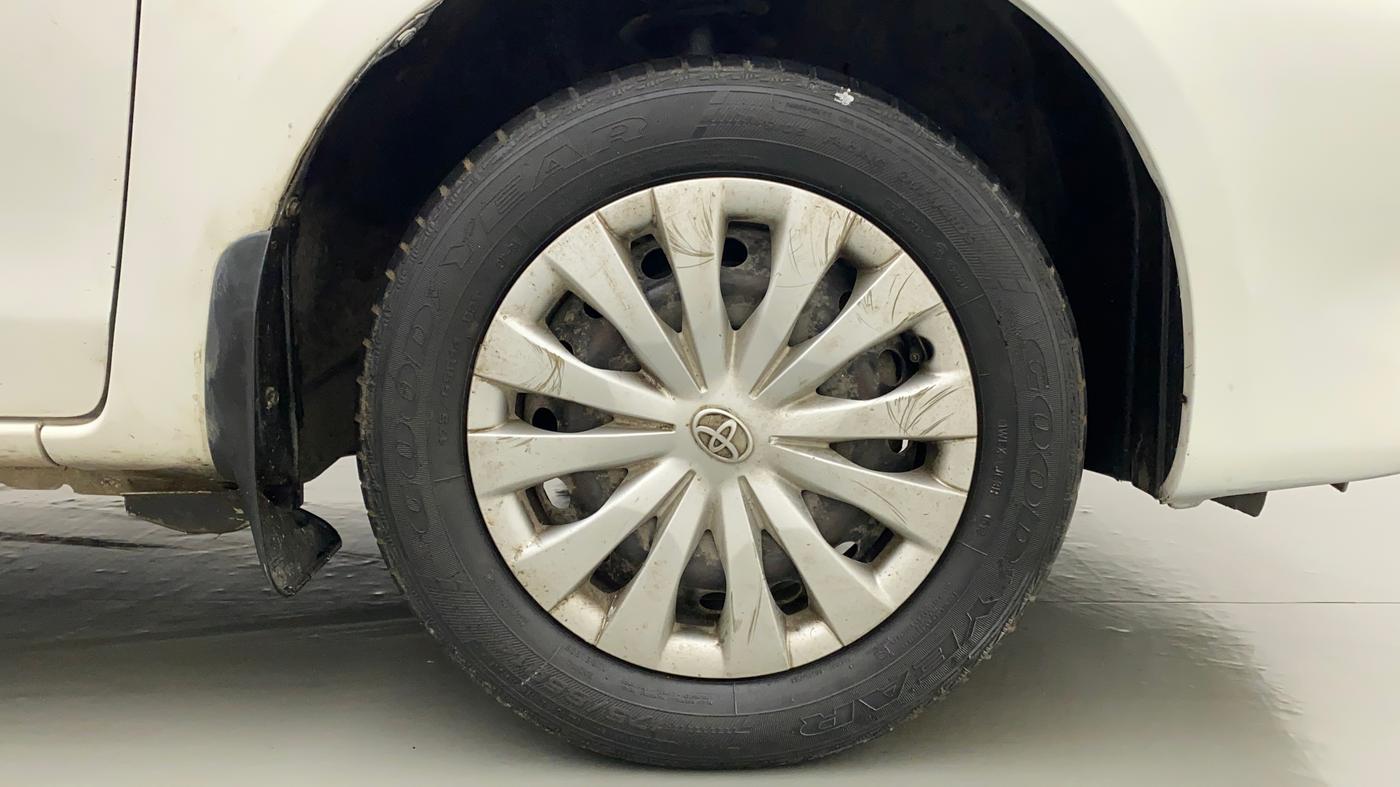 2013 Toyota Etios Liva G, Petrol, Manual, 42,880 km, Right Front Wheel
