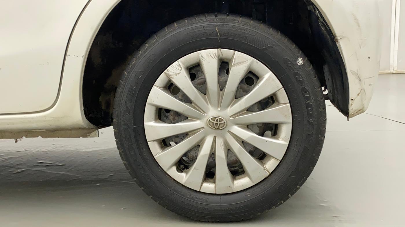 2013 Toyota Etios Liva G, Petrol, Manual, 42,880 km, Left Rear Wheel