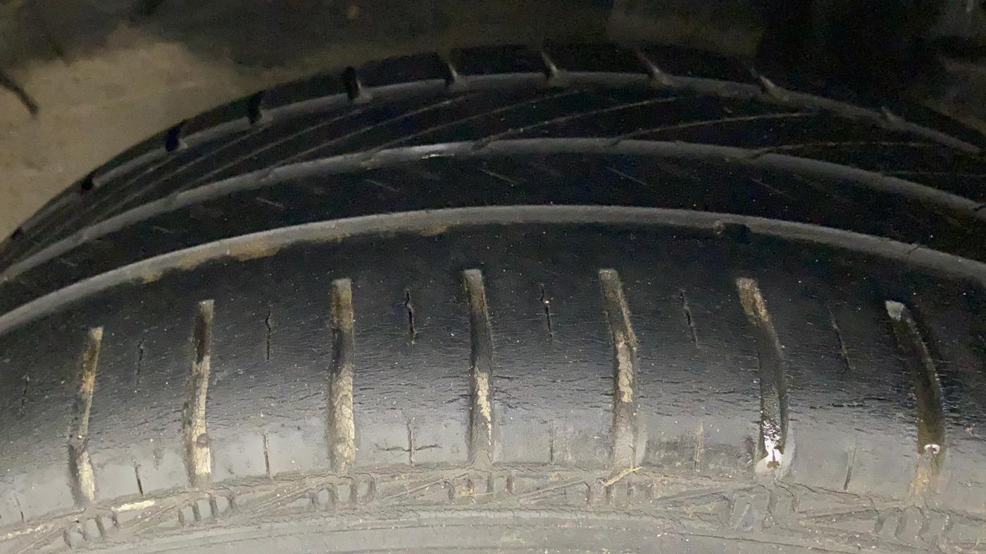 2013 Toyota Etios Liva G, Petrol, Manual, 42,880 km, Left Rear Tyre Tread
