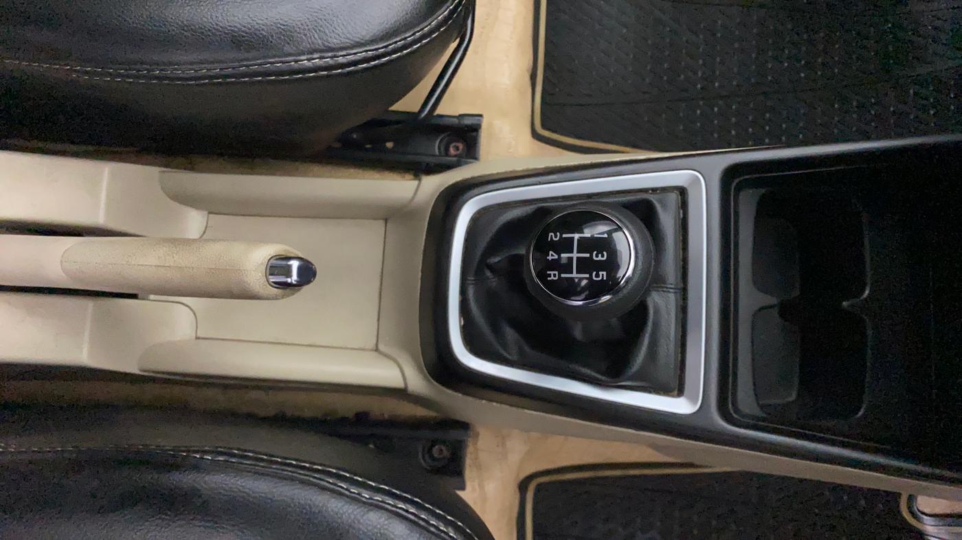 2018 Maruti Dzire ZXI, Petrol, Manual, 67,544 km, Gear Lever