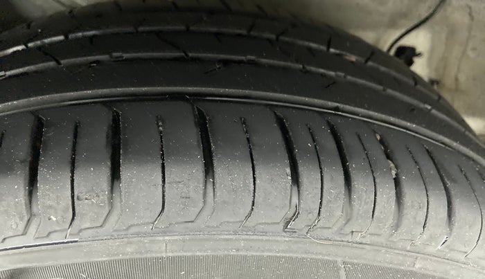 2020 Hyundai VENUE 1.0L Turbo GDI SX(O) MT, Petrol, Manual, 25,175 km, Right Rear Tyre Tread