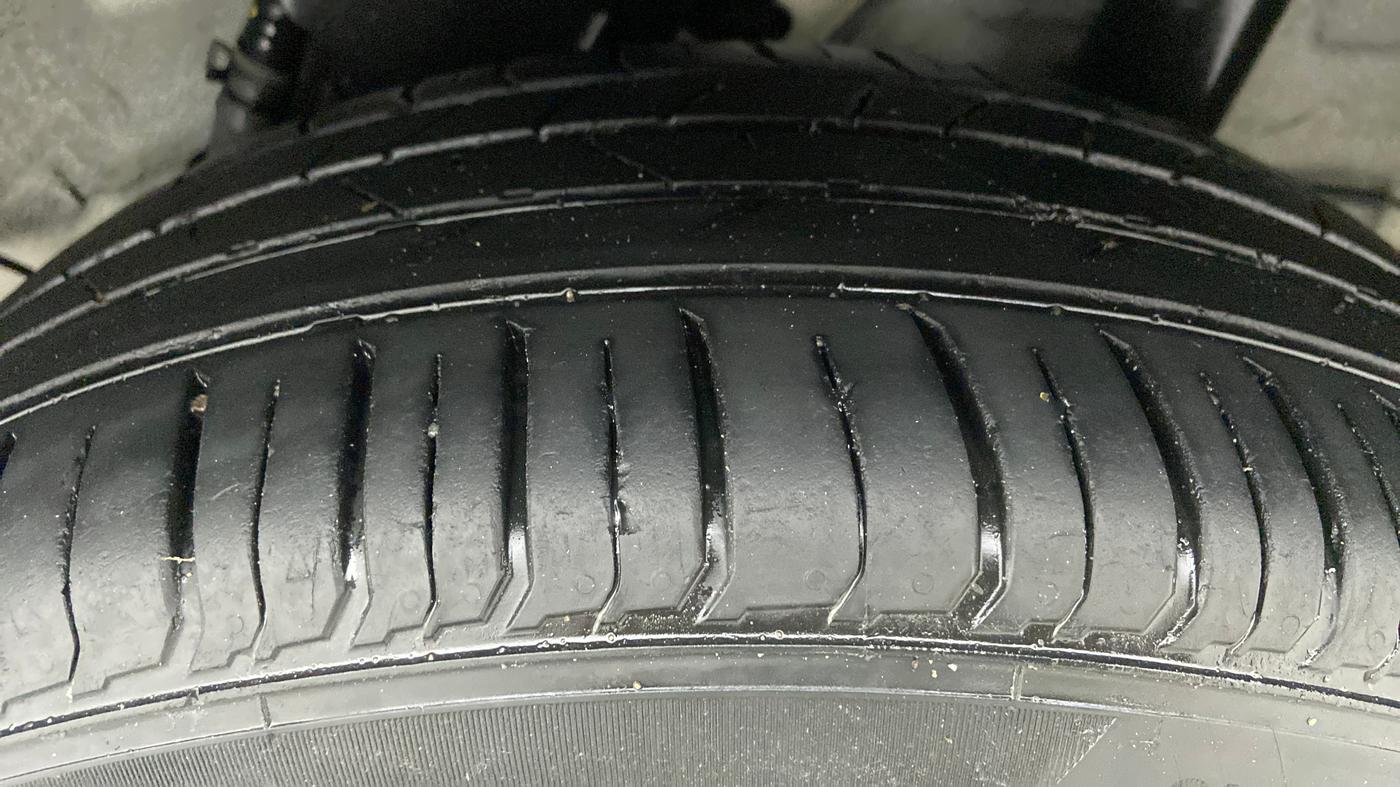 2020 Hyundai VENUE 1.0L Turbo GDI SX(O) MT, Petrol, Manual, 25,175 km, Left Rear Tyre Tread