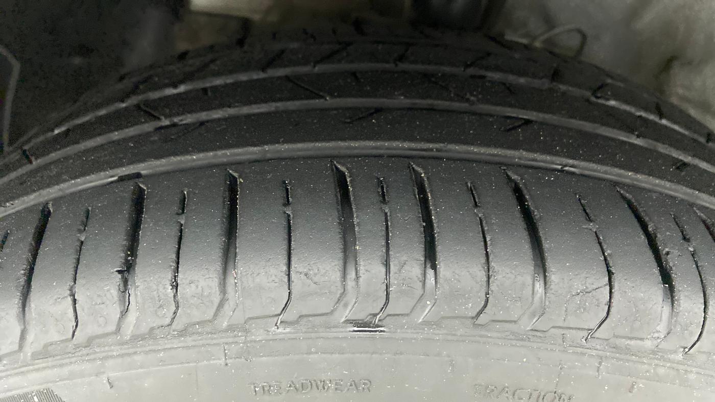 2020 Hyundai VENUE 1.0L Turbo GDI SX(O) MT, Petrol, Manual, 25,175 km, Left Front Tyre Tread