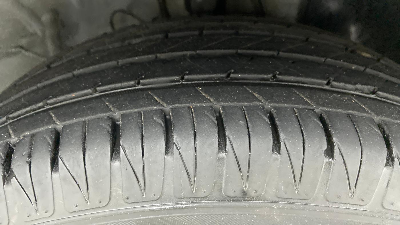 2020 Hyundai VENUE 1.0L Turbo GDI SX(O) MT, Petrol, Manual, 25,175 km, Right Front Tyre Tread