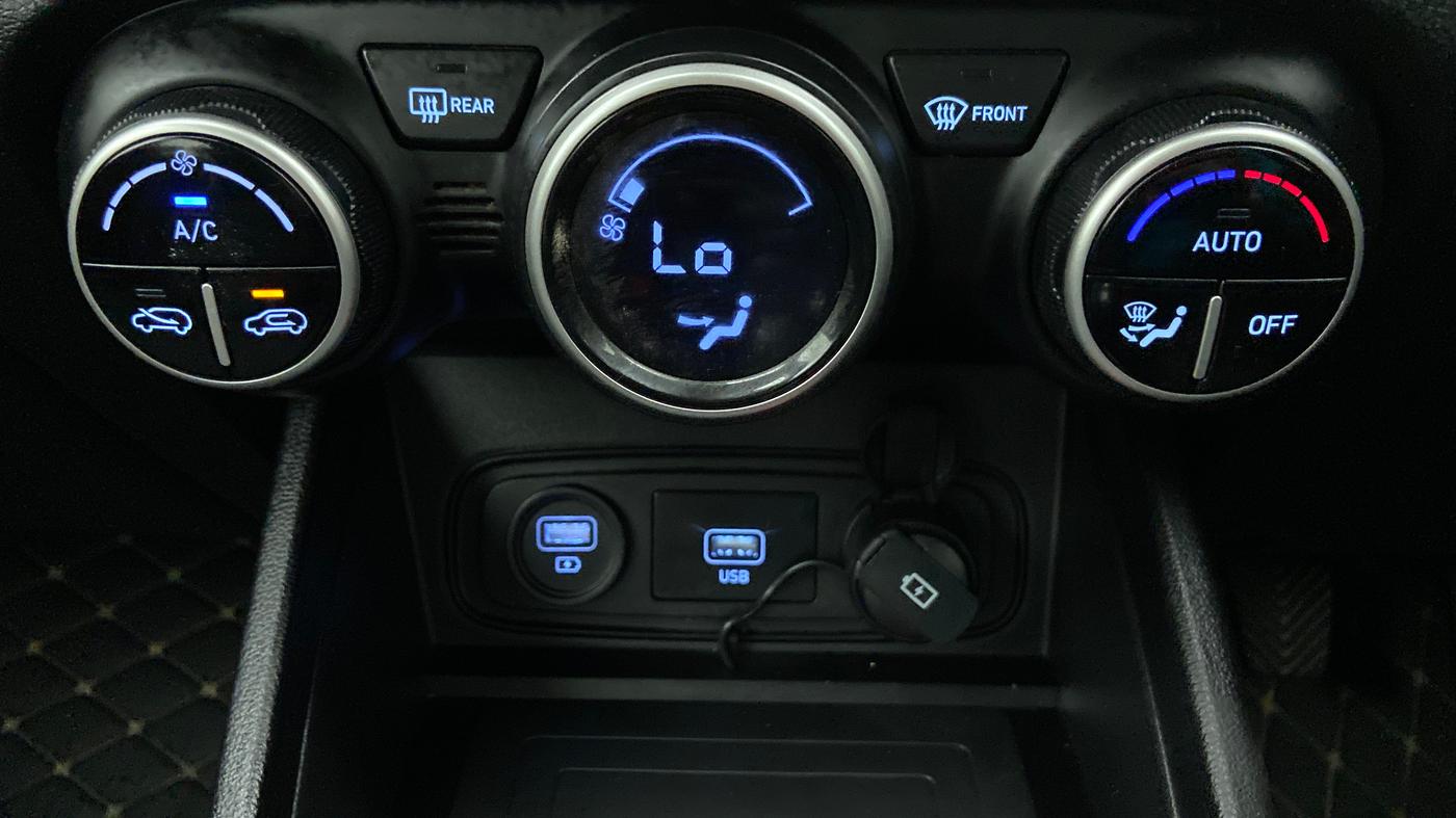 2020 Hyundai VENUE 1.0L Turbo GDI SX(O) MT, Petrol, Manual, 25,175 km, Automatic Climate Control