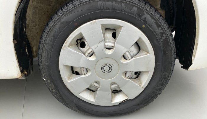 2018 Maruti Wagon R 1.0 LXI CNG, CNG, Manual, 1,09,590 km, Right front tyre - Tyre dimensions are different from each other