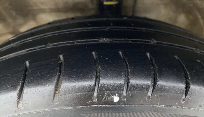 2018 Maruti Wagon R 1.0 LXI CNG, CNG, Manual, 1,09,590 km, Left Front Tyre Tread