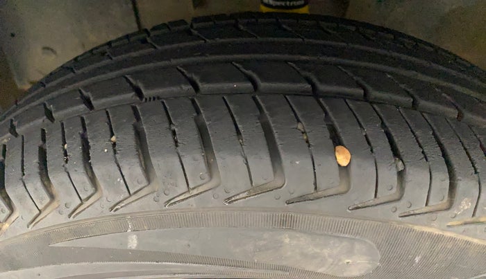 2017 Renault Kwid CLIMBER 1.0 AMT, Petrol, Automatic, 52,635 km, Left Front Tyre Tread
