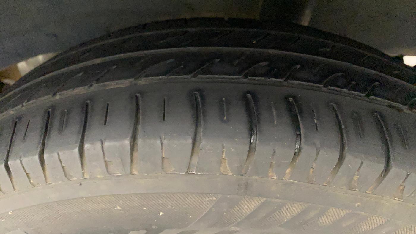 2017 Renault Kwid CLIMBER 1.0 AMT, Petrol, Automatic, 52,635 km, Left Rear Tyre Tread