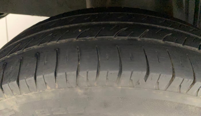 2017 Renault Kwid CLIMBER 1.0 AMT, Petrol, Automatic, 52,635 km, Right Rear Tyre Tread