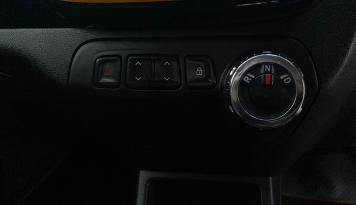 2017 Renault Kwid CLIMBER 1.0 AMT, Petrol, Automatic, 52,635 km, Gear Lever