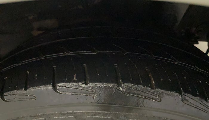 2014 Hyundai Xcent S 1.2, Petrol, Manual, 1,01,468 km, Left Rear Tyre Tread