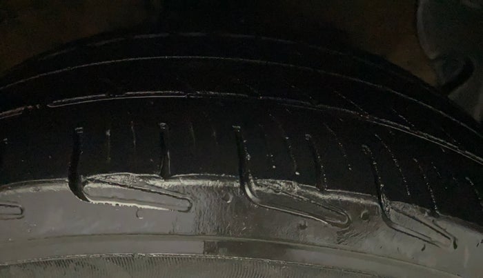 2014 Hyundai Xcent S 1.2, Petrol, Manual, 1,01,468 km, Right Front Tyre Tread