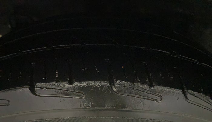 2014 Hyundai Xcent S 1.2, Petrol, Manual, 1,01,468 km, Right Rear Tyre Tread