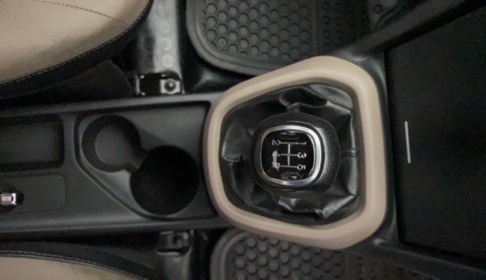 2014 Hyundai Xcent S 1.2, Petrol, Manual, 1,01,468 km, Gear Lever