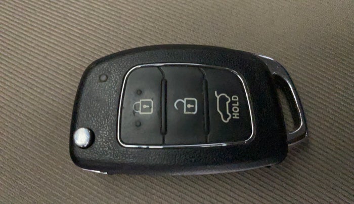 2014 Hyundai Xcent S 1.2, Petrol, Manual, 1,01,468 km, Key Close Up