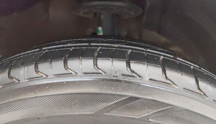 2020 Maruti Ertiga VXI CNG, CNG, Manual, 78,411 km, Right Front Tyre Tread