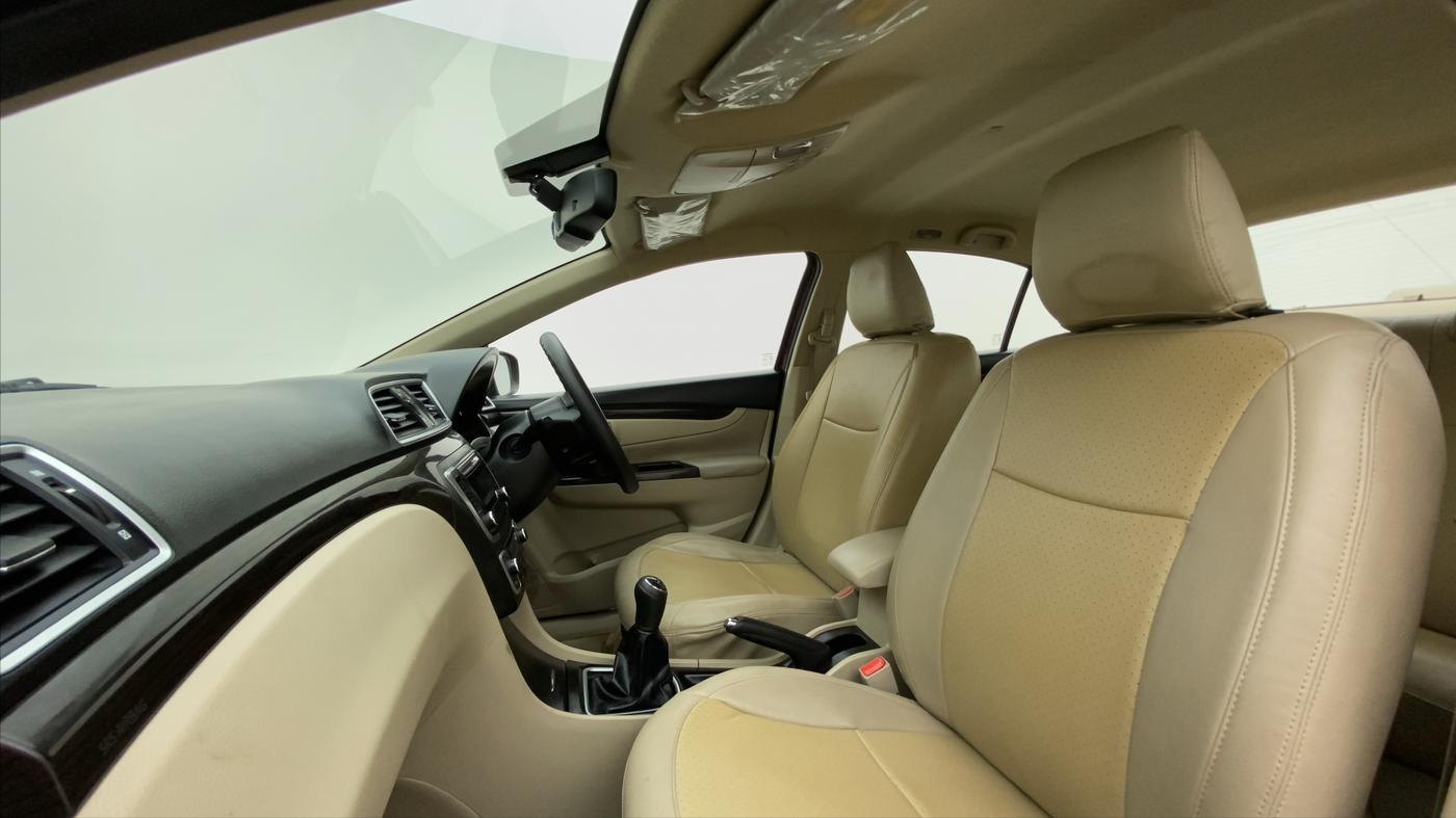 2016 Maruti Ciaz ZXI, Petrol, Manual, 37,824 km, Right Side Front Door Cabin
