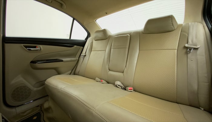 2016 Maruti Ciaz ZXI, Petrol, Manual, 37,824 km, Right Side Rear Door Cabin