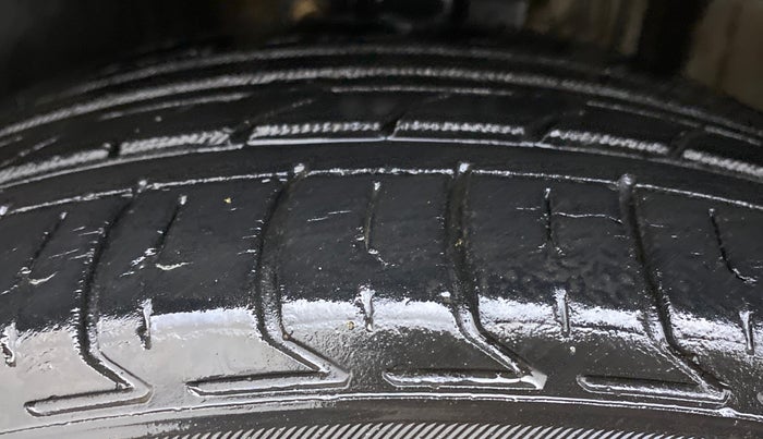 2012 Volkswagen Polo HIGHLINE1.2L DIESEL, Diesel, Manual, 61,385 km, Left Front Tyre Tread