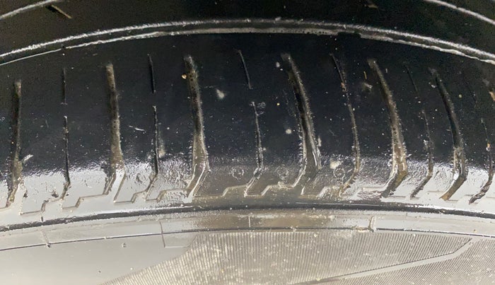 2017 Volkswagen Polo HIGHLINE1.2L, Petrol, Manual, 36,174 km, Left Front Tyre Tread