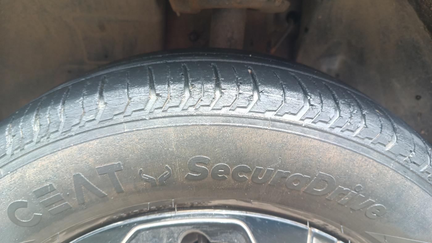 2023 Tata PUNCH ADVENTURE MT, Petrol, Manual, 36,943 km, Left Front Tyre Tread