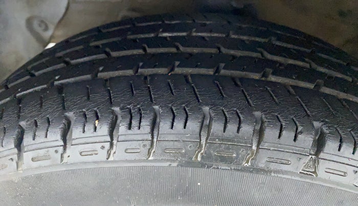 2013 Hyundai Grand i10 MAGNA 1.2 KAPPA VTVT, Petrol, Manual, 80,318 km, Left Front Tyre Tread