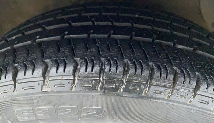 2013 Hyundai Grand i10 MAGNA 1.2 KAPPA VTVT, Petrol, Manual, 80,318 km, Right Front Tyre Tread