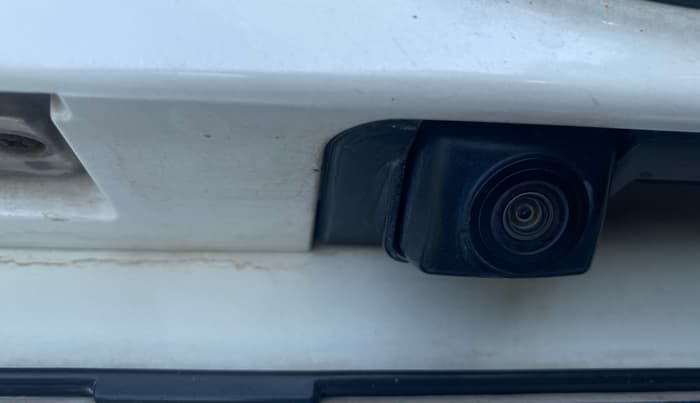 2021 Mahindra XUV300 W8 (O) 1.2 PETROL, Petrol, Manual, 1,25,922 km, Parking Camera