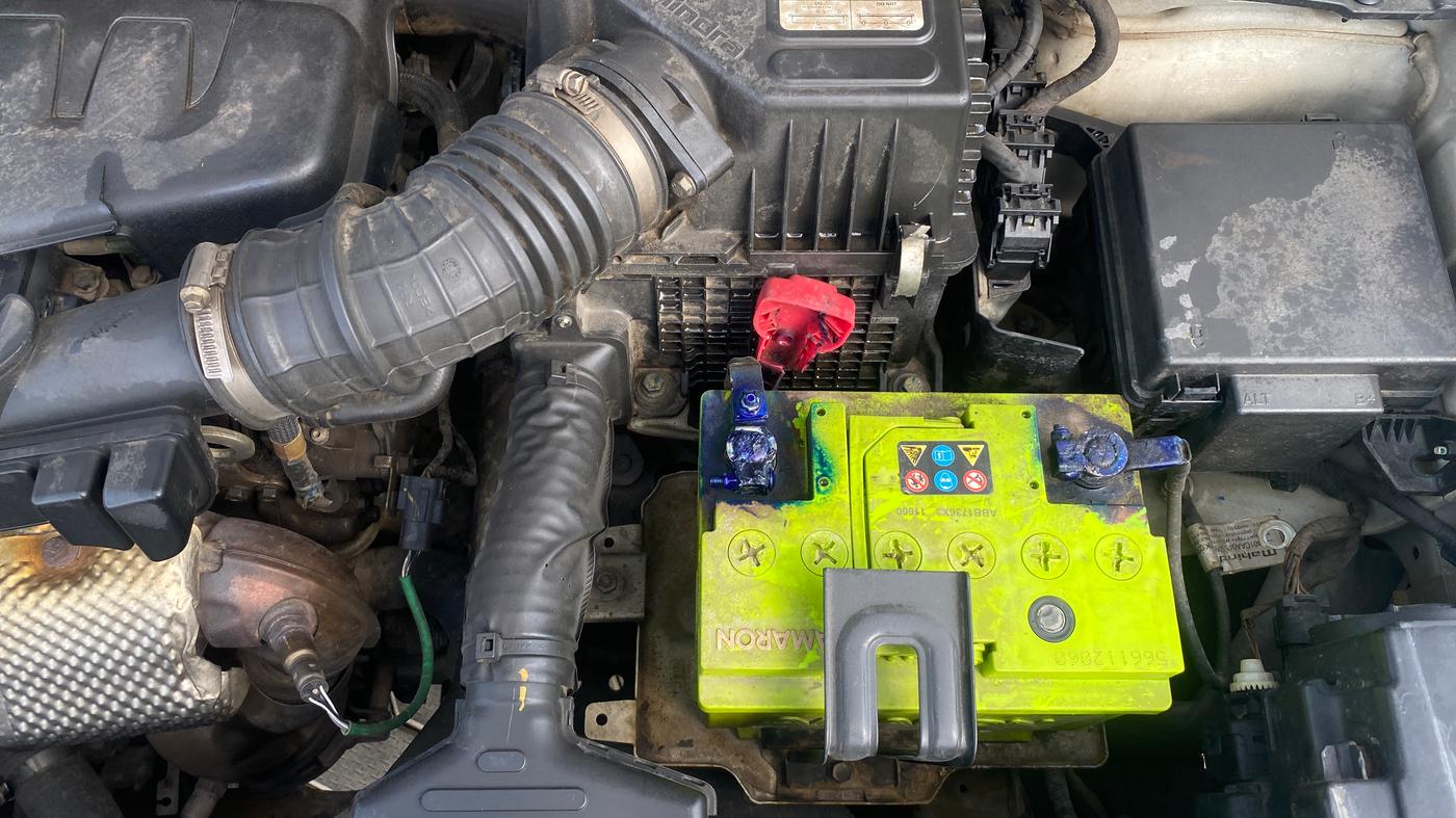 2021 Mahindra XUV300 W8 (O) 1.2 PETROL, Petrol, Manual, 90 km, Engine View - Left