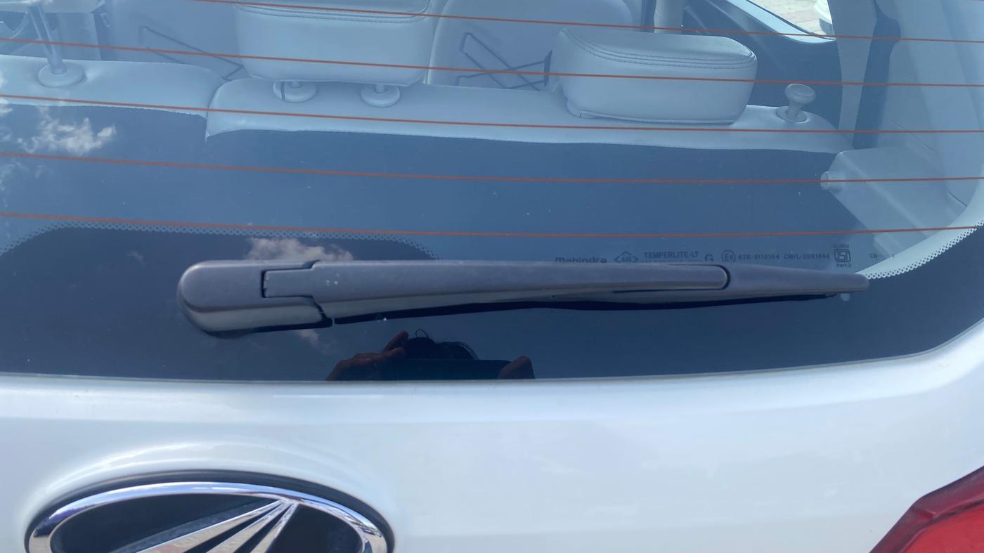 2021 Mahindra XUV300 W8 (O) 1.2 PETROL, Petrol, Manual, 90 km, Rear Wiper
