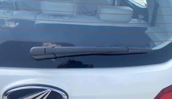 2021 Mahindra XUV300 W8 (O) 1.2 PETROL, Petrol, Manual, 1,25,922 km, Rear Wiper