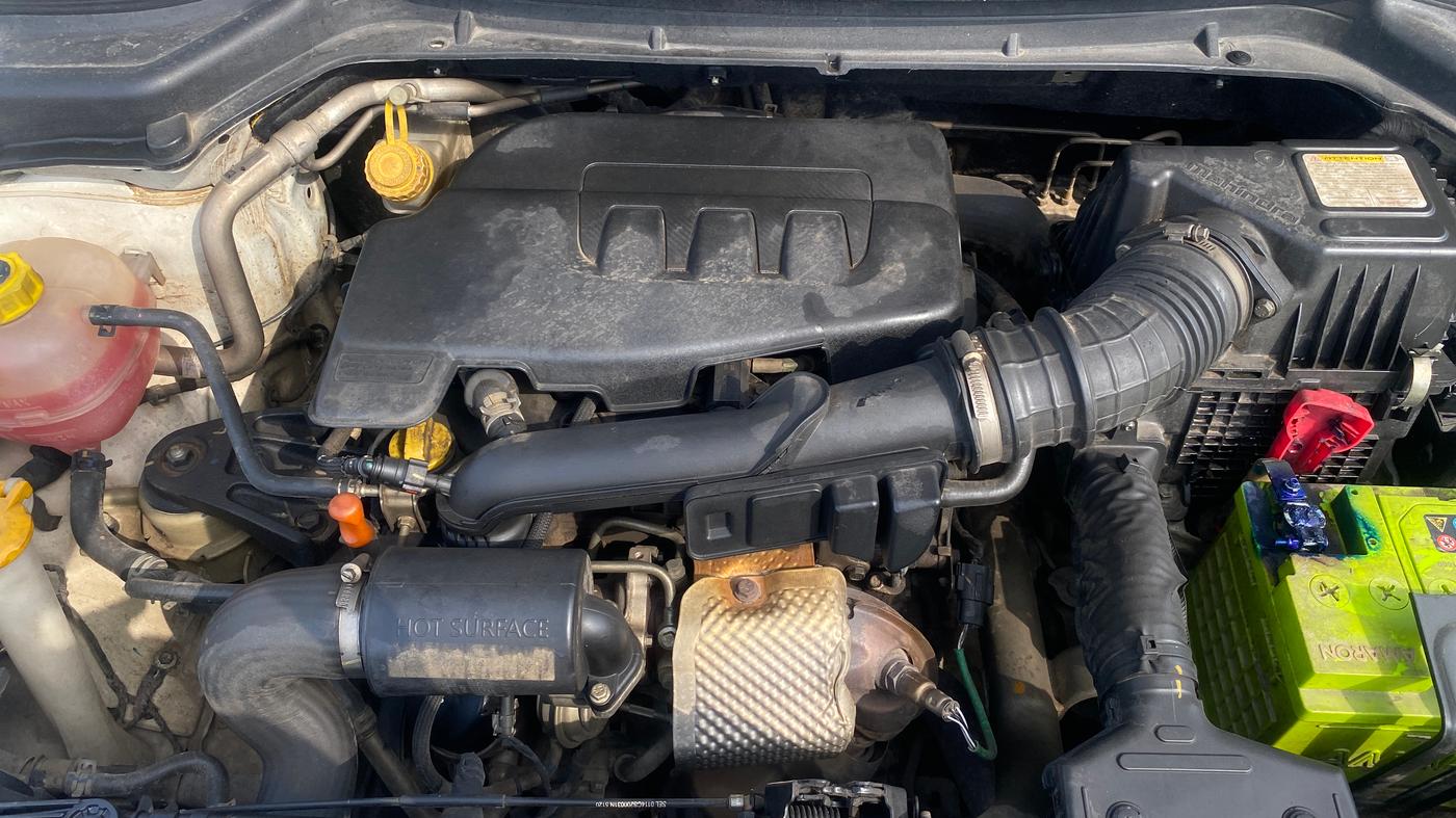 2021 Mahindra XUV300 W8 (O) 1.2 PETROL, Petrol, Manual, 90 km, Engine View
