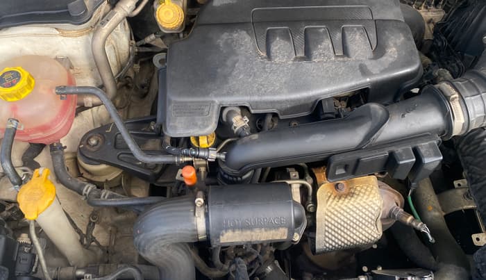 2021 Mahindra XUV300 W8 (O) 1.2 PETROL, Petrol, Manual, 1,25,922 km, Engine View - Right