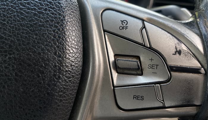2021 Mahindra XUV300 W8 (O) 1.2 PETROL, Petrol, Manual, 1,25,922 km, Adaptive Cruise Control