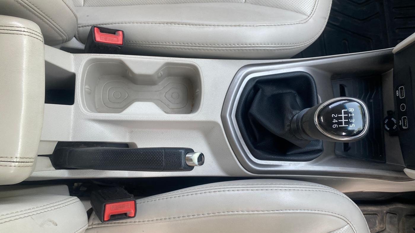 2021 Mahindra XUV300 W8 (O) 1.2 PETROL, Petrol, Manual, 90 km, Gear Lever