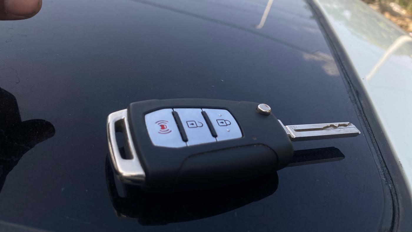 2021 Mahindra XUV300 W8 (O) 1.2 PETROL, Petrol, Manual, 90 km, Key Close Up