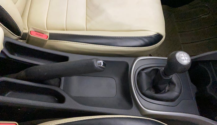 2019 Honda City 1.5L I-VTEC V MT, Petrol, Manual, 50,741 km, Gear Lever