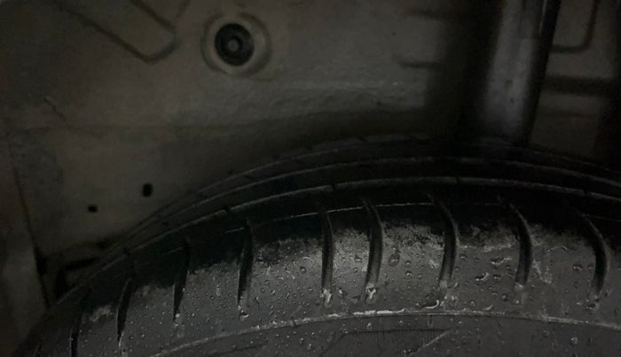 2015 Maruti Celerio LXI, Petrol, Manual, 81,899 km, Left Rear Tyre Tread