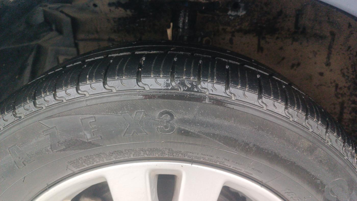 2018 Maruti Ertiga ZDI + SHVS, Diesel, Manual, 55,781 km, Left Front Tyre Tread